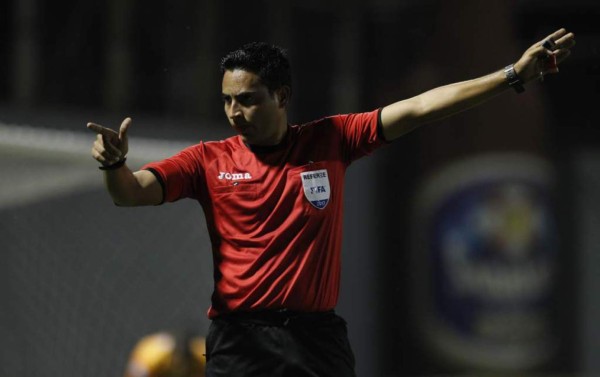 Said Martínez, el licenciado en matemáticas que pitará la final en Honduras