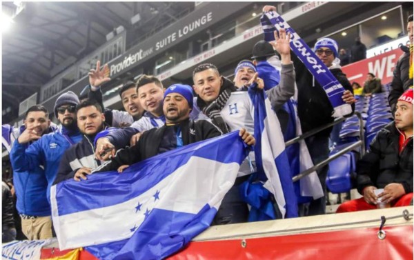 NO SE VIO EN TV: La furia de Alberth Elis contra un árbitro y el 'Bolillo' sorpendió a Coito