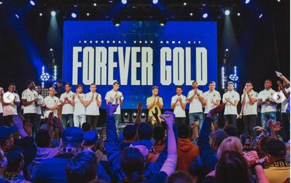 Brayan Beckeles y su curiosa aparición en la presentación de la nueva camiseta de Nashville de la MLS