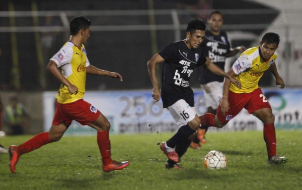 Fichajes: Tres hondureños al extranjero y Ramón Núñez volvería