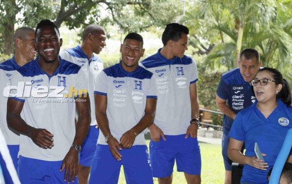 FOTOS: Jugadores de Selección de Honduras llevan alegría a un grupo de niños