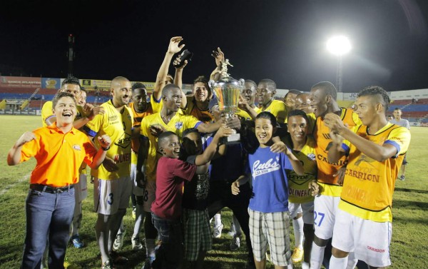 Victoria derrotó 2-0 en amistoso al Vida