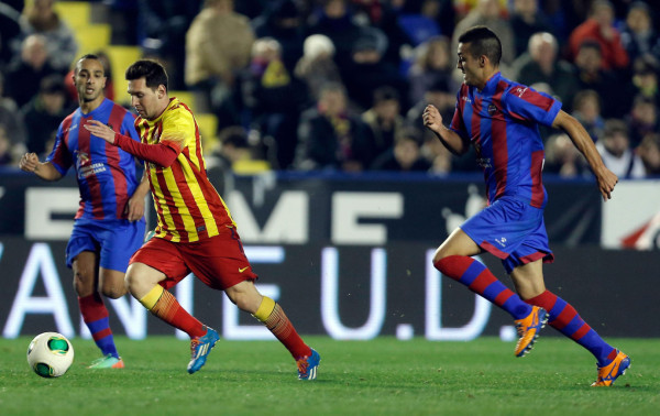 Con triplete de Tello, Barcelona vence 4-1 al Levante en Copa del Rey