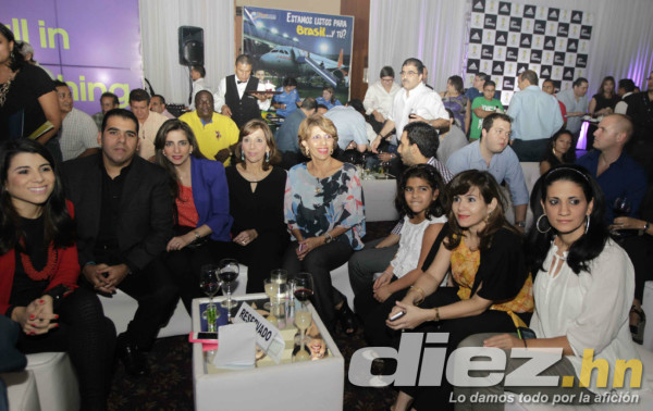 Diunsa presentó el balón oficial del Mundial Brasil 2014.