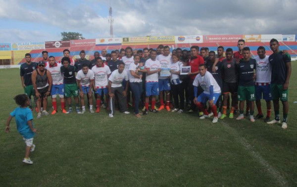 FOTOS: Arnold Peralta vivirá por siempre en el corazón del Murcia y del Vida