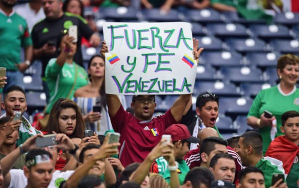 FOTOS: México y Venezuela ponen la belleza y colorido en las gradas