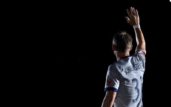 ¡ETERNO! La emotiva despedida del Bayern Munich a Bastian Schweinsteiger en el Allianz Arena