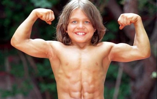 GALERÍA: Así luce ahora Richard Sandrak, el pequeño Hércules