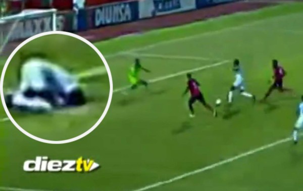 La impotencia de Alberth Elis al fallar gol contra Trinidad y Tobago