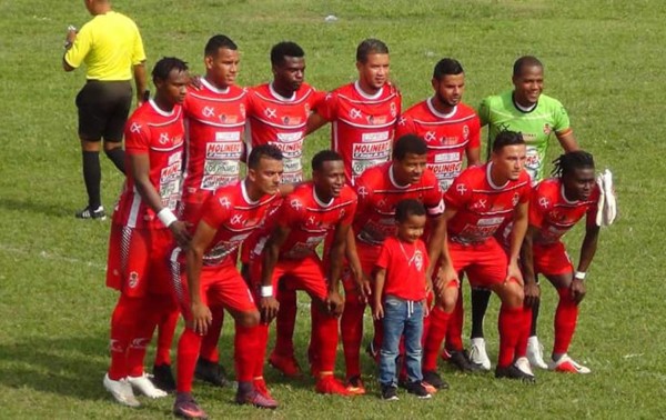 Real Sociedad golea al Victoria y se acerca al Boca Juniors