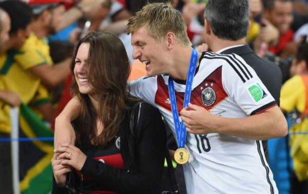 Las novias y esposas de los jugadores del Barcelona y Real Madrid