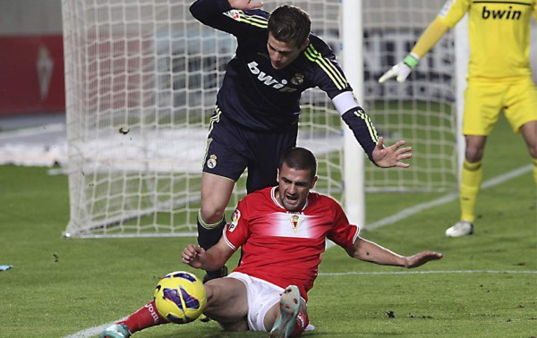 Futbolista pide que lo contraten por Twitter