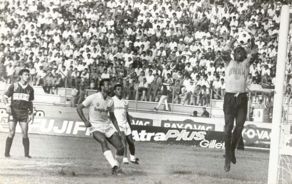 Fotos memorables de los clásicos Olimpia-Motagua