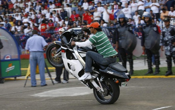 ¡Bronca y Emilio enojado! Las 15 fotos que seguramente no habías visto de los clásicos Motagua-Olimpia