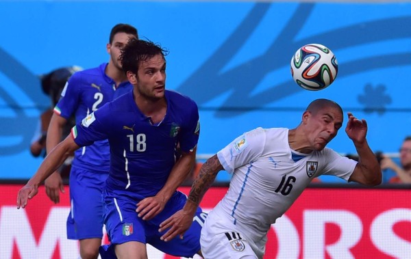 Uruguay le ganó a Italia 1-0 y se clasificó a los octavos