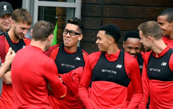 Curioso: Roberto Firmino entrena con anteojos al estilo Edgar Davids