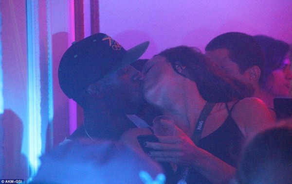 Escandalosas fotos de la fiesta de Usain Bolt ¡con una tercera mujer!