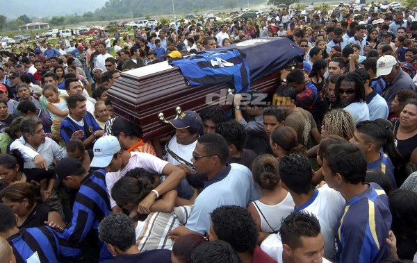 Edy Vásquez: El auto desecho donde murió, su contagioso baile, el llanto desconsolado de Emilio Izaguirre y su título con Motagua