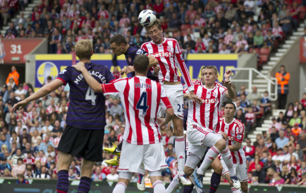 Liverpool y City empatan, y el Arsenal suma otro empate ante el Stoke.