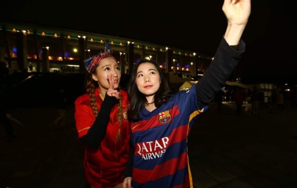 Barcelona causa locura entre chinas y japonesas en el Mundial de Clubes