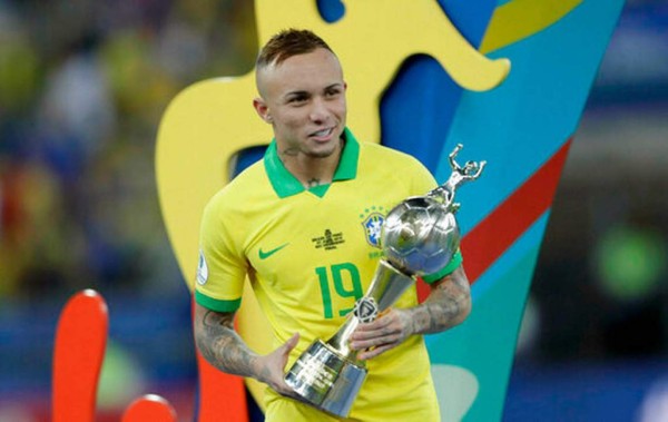 Mercado: Barcelona ficha a dos delanteros, inminente baja en el Real Madrid y De Ligt es noticia