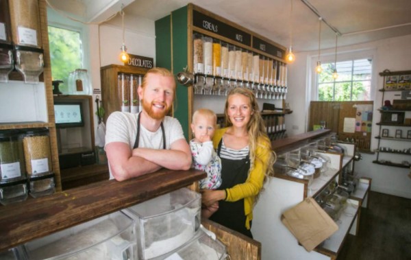 ''Entrenaba con Cristiano Ronaldo en el Manchester United y ahora vendo leche; no me cambiaría por él''