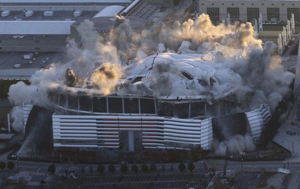 Así fue la implosión del Georgia Dome, el imponente estadio de los Falcons