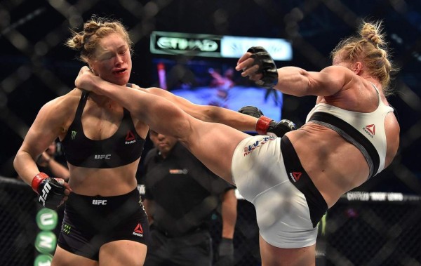 EN FOTOS: Así fue la humillante paliza que le dio Holly Holm a Ronda Rousey