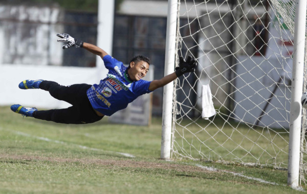 El portero José Pineda lamentó el retiro de Adalid Puerto
