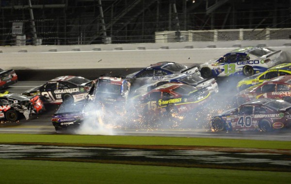 Impactante accidente en el Nascar de Estados Unidos deja 30 heridos