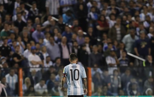La tristeza y amargura de Messi en La Bombonera: Está quedanfo fuera de Rusia