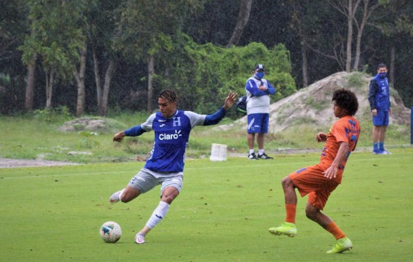 ¡Una mesa de billar! Es considerada como una de las mejores canchas de grama natural en San Pedro Sula