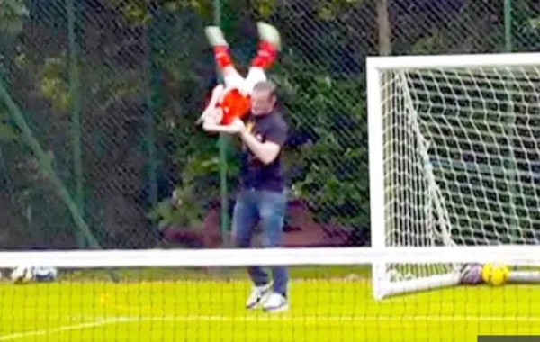 Los cracks que tienen campo de fútbol en sus mansiones para entrenar durante el coronavirus