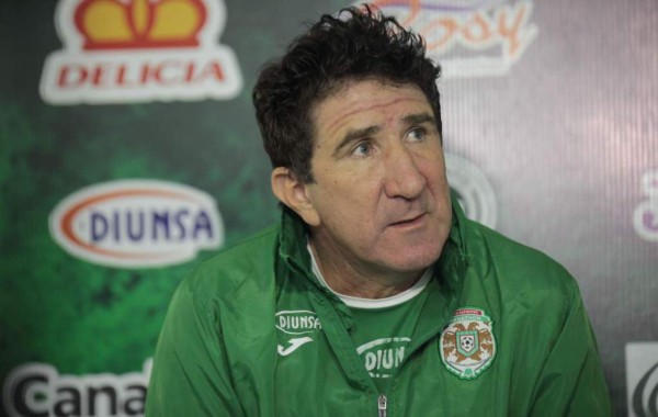 ¡Ahora suma una con Troglio! Las grandes polémicas de Héctor Vargas en Liga Nacional de Honduras