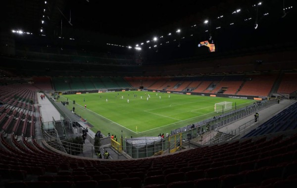 Fotos: El coronavirus silenció importante partido de la Europa League en Italia