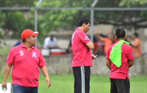 Lo que no se vio en TV: El abrazo de Diego Vázquez con Elencoff y el emotivo adiós de 'Carlón'