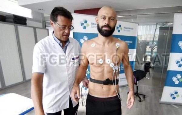 ¡SORPRESA! Modelo señala a figura del Barcelona de 'asqueroso' tras sufrir un encuentro