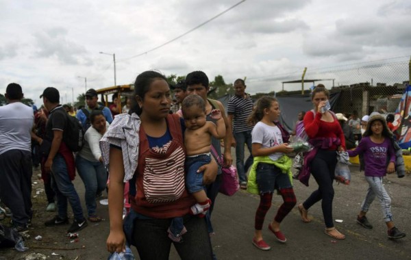 FOTOS: Sufrimiento y cansancio, así va la caravana de migrantes de hondureños
