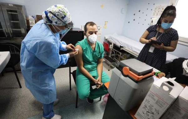 Novia de futbolista de Marathón, Mathías Techera, entre las primeras vacunadas contra el covid-19 en Honduras