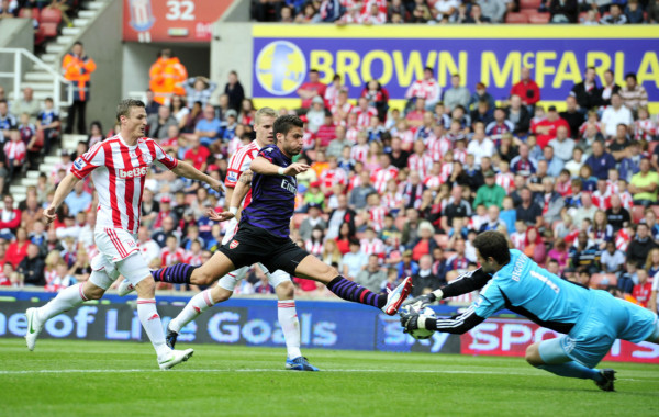 Liverpool y City empatan, y el Arsenal suma otro empate ante el Stoke.