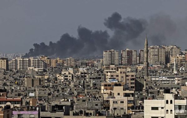 Un infierno: las dolorosas imágenes del bombardeo de Israel en Gaza tras el lanzamiento de cohetes en Jerusalén