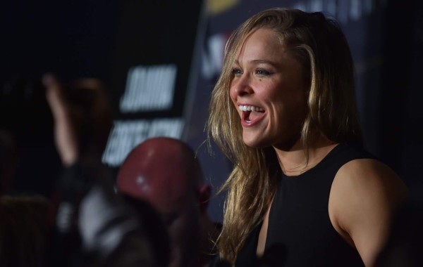 FOTOS: Ronda Rousey recibió golpe en el rostro previo a su combate