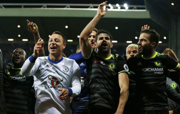 ¡LOCURA! Así festejó el Chelsea su sexto título en la Premier League