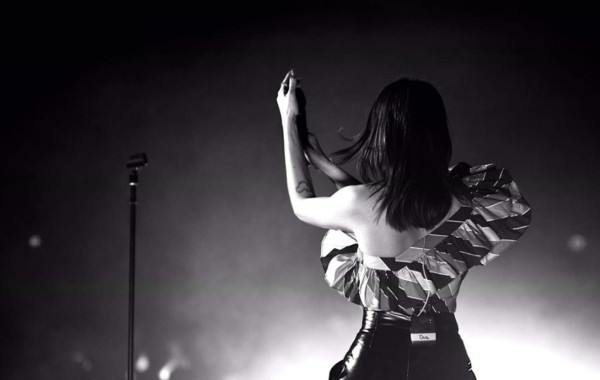 ¡Hermosa! Dua Lipa, la bella cantante que abrirá la final de la Champions