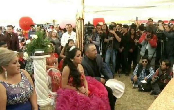 ¡UNA LOCURA! Los XV de Rubí, en fotografías