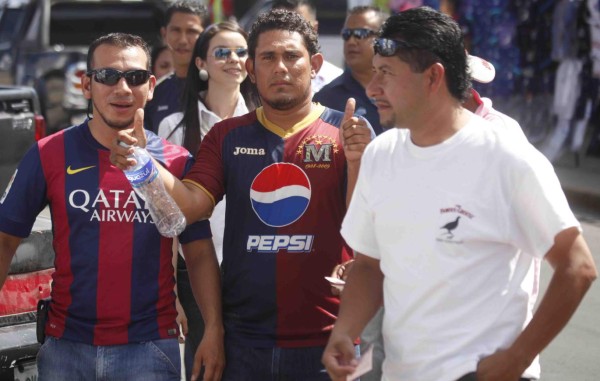 Las mejores imágenes de ambiente del clásico Motagua-Olimpia