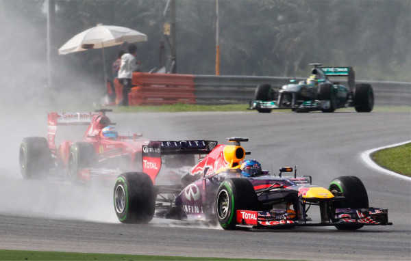 Vettel fue imparable y ganó fácil en Bahrein.