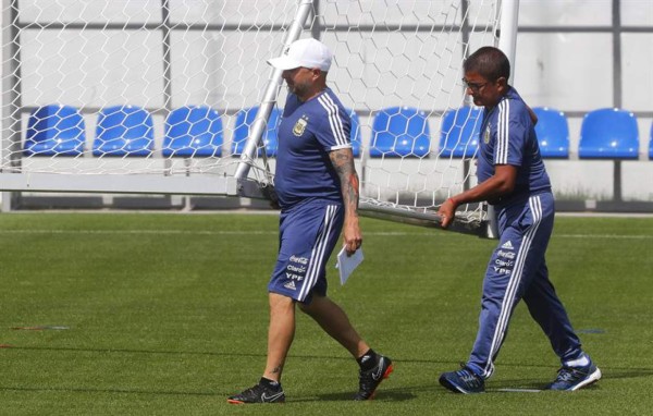 El beso de Jorge Sampaoli a Lionel Messi en su día de cumpleaños