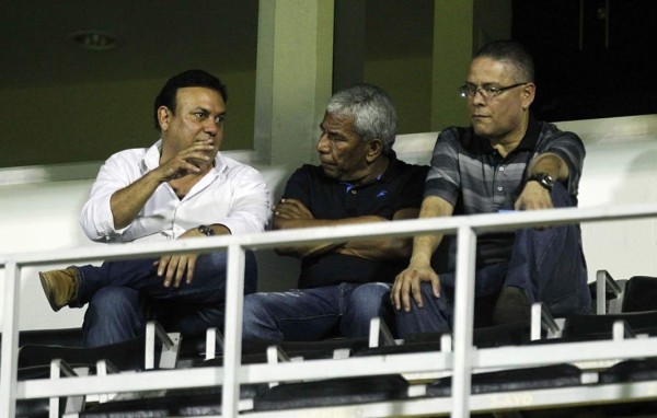 RUMORES Y FICHAJES: Legionario está cerca de volver y Héctor Vargas es noticia