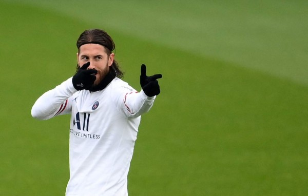 De acérrimos rivales a practicar juntos: así fue el reencuentro de Sergio Ramos con Messi en el entreno del PSG